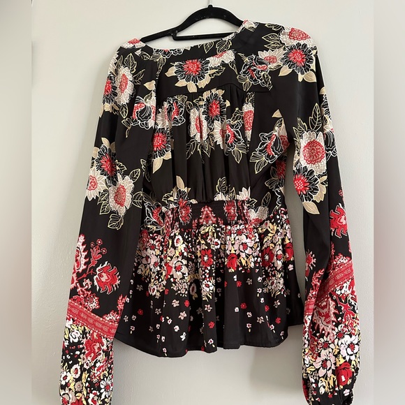 Free people romantic elastic floral shirt. - Picture 5 of 6